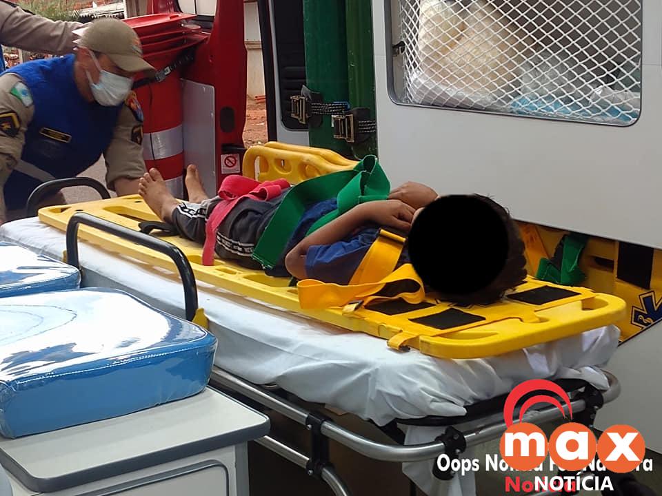 Criança é Atropelada Por Moto ao Cruzar a Rua de Bicicleta Sem Atenção