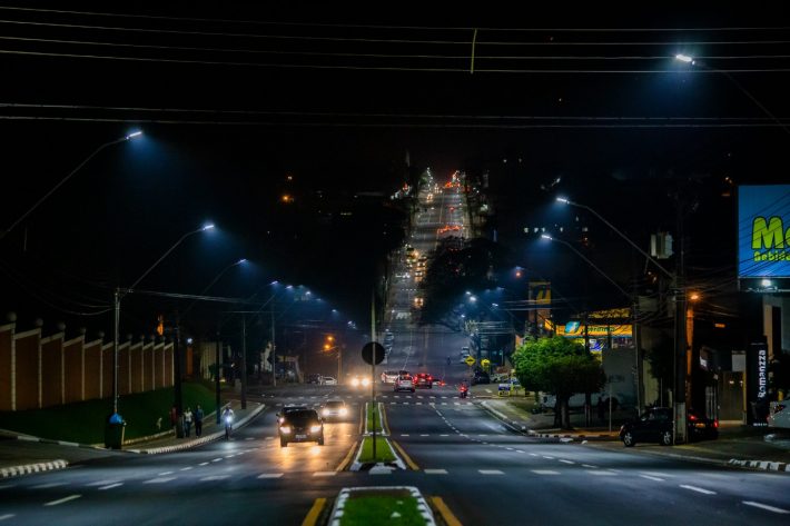 Prefeitura multa empresa e determina reinstalação de lâmpadas de LED em Foz do Iguaçu