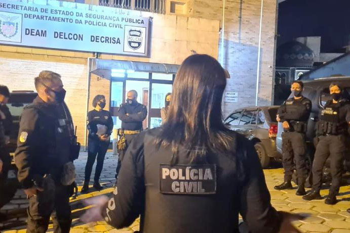 Polícia Civil dispersa aglomeração em bar na capital e prende nove pessoas