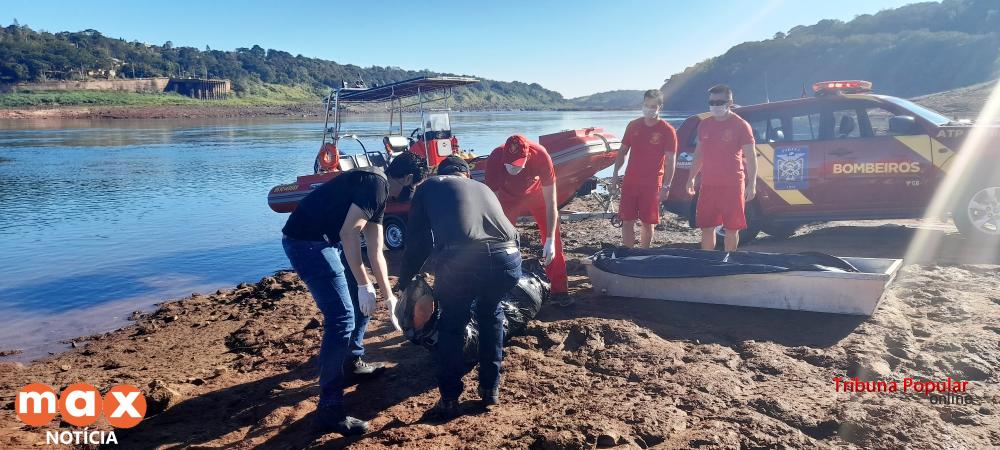 Bombeiros resgatam corpo de pescador paraguaio no Rio Paraná