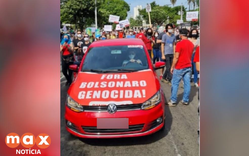 PMs de GO prendem professor que se recusou a retirar adesivo ‘Bolsonaro genocida’ de carro; veja vídeo