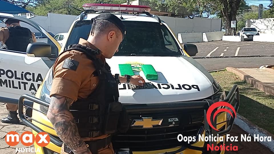 ROCAM APREENDE DOIS TABLETES DE MACONHA NA FAVELA DO MONSENHOR