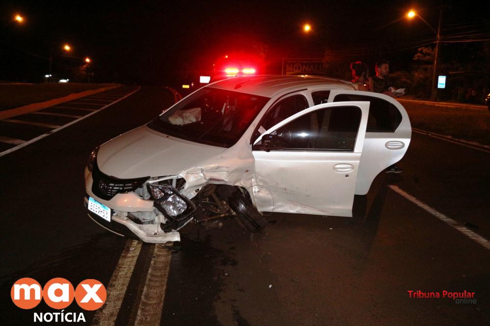 Três veículos se envolvem em acidente na Av. das Cataratas