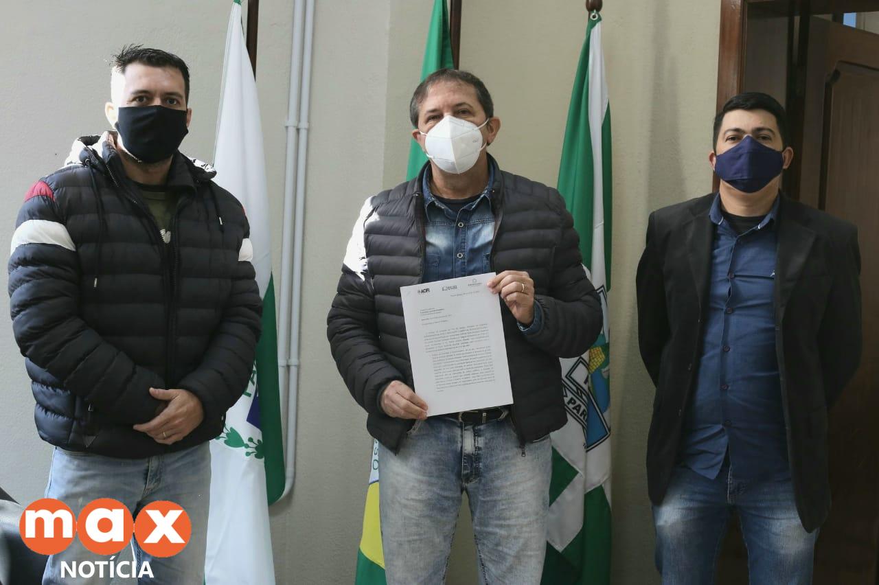 Prefeito Chico Brasileiro recebe representante dos livreiros para debater  melhorias na Feira Internacional do Livro