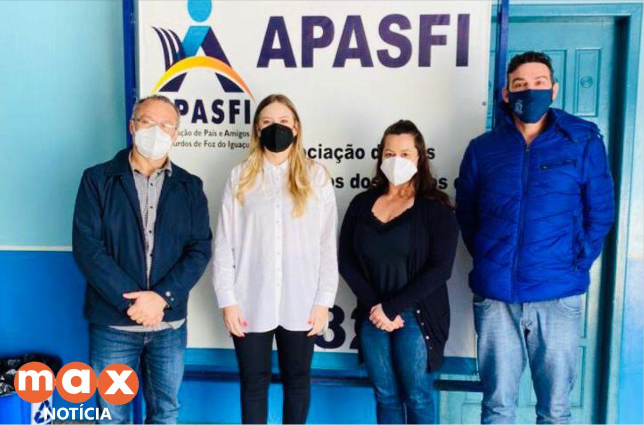 Vereadores Ney Patrício e Yasmin Hachem visitam Apasfi e dialogam sobre inclusão dos surdos na cidade