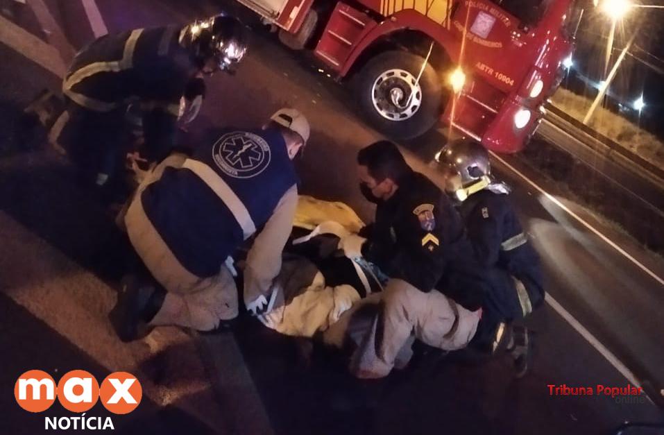 Motociclista fica ferido após colisão de duas motos na BR-277 durante a madrugada