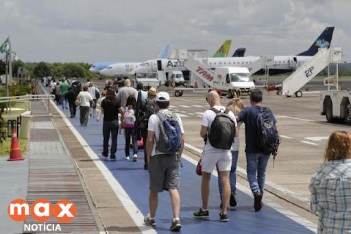 Lei pretende restringir embarque ônibus e avião de quem não estiver vacinado
