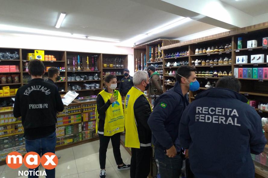 Operação mira comércio ilegal de cigarros eletrônicos em Curitiba e apreende mais de 10 mil itens