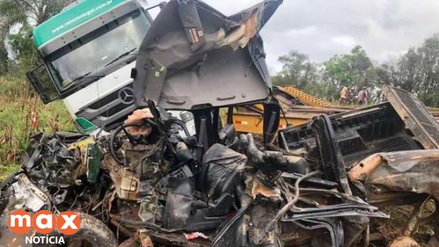 Acidente entre caminhonete e caminhão na BR-277 deixa dois homens mortos