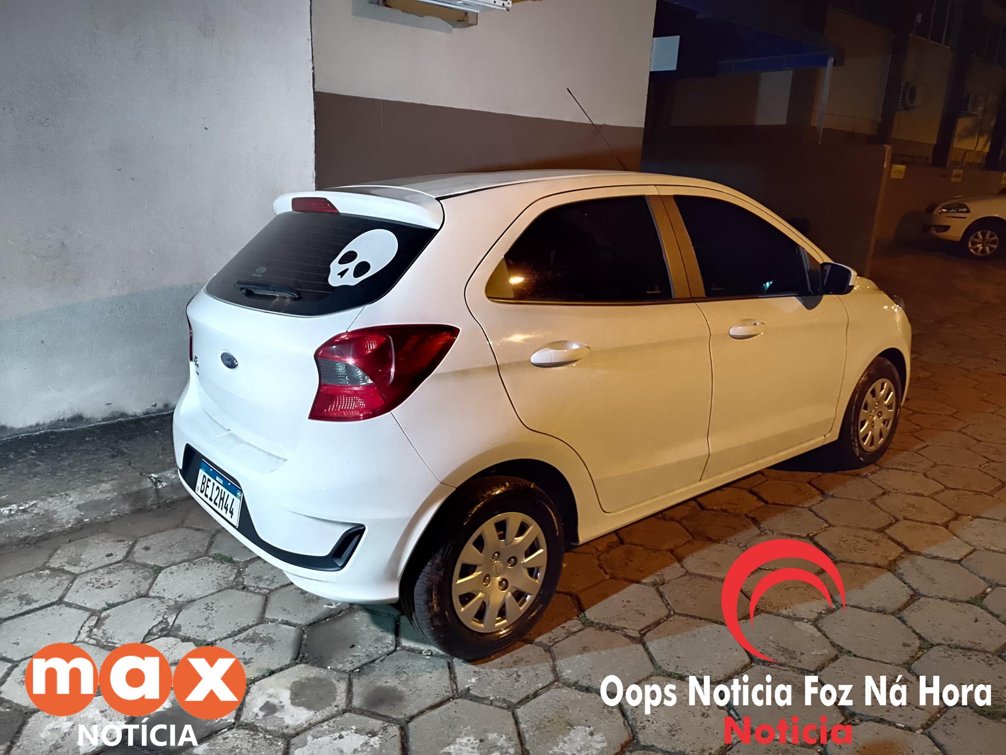 MOTORISTA DE APLICATIVO PULA DO VEÍCULO EM MOVIMENTO APÓS ROUBO E CARRO É RECUPERADO PELO CHOQUE