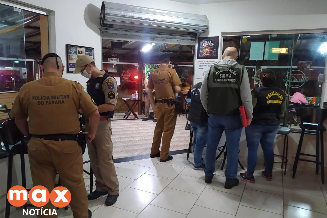 Fiscalização fecha estabelecimentos e aplica mais de meio milhão em multas