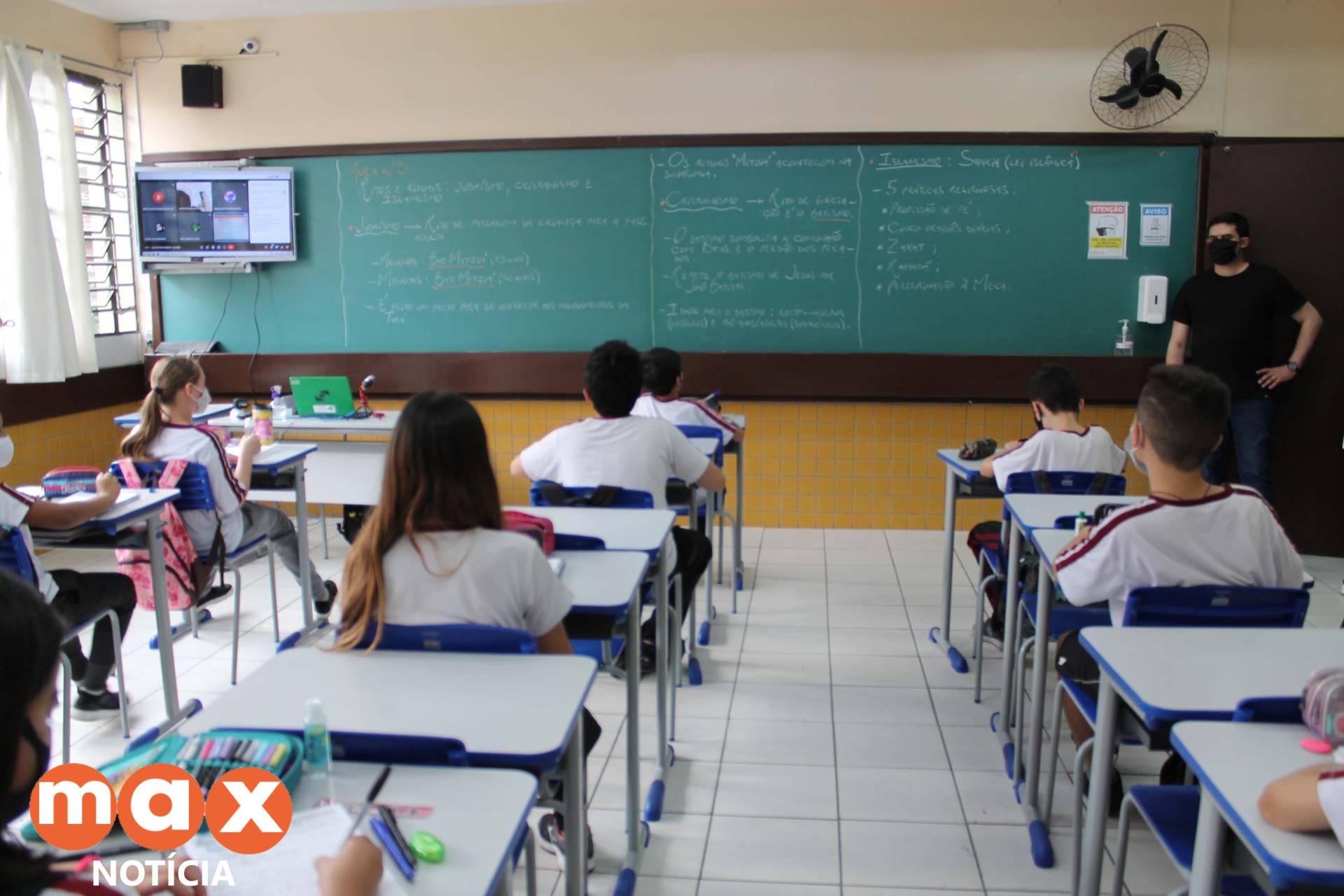 Escolas da rede estadual têm média de 62,3% de alunos em ensino presencial
