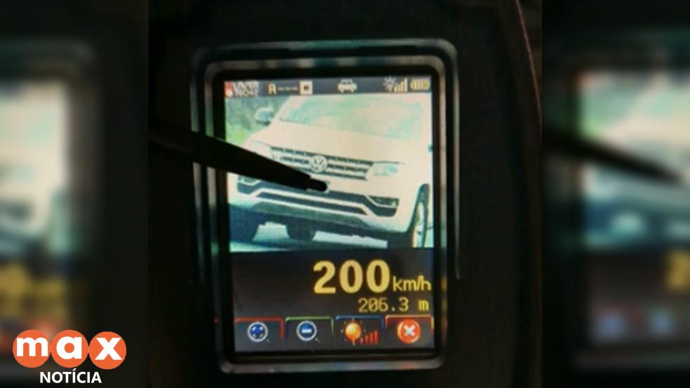 Motorista é flagrado a 200 km/h em rodovia do Paraná