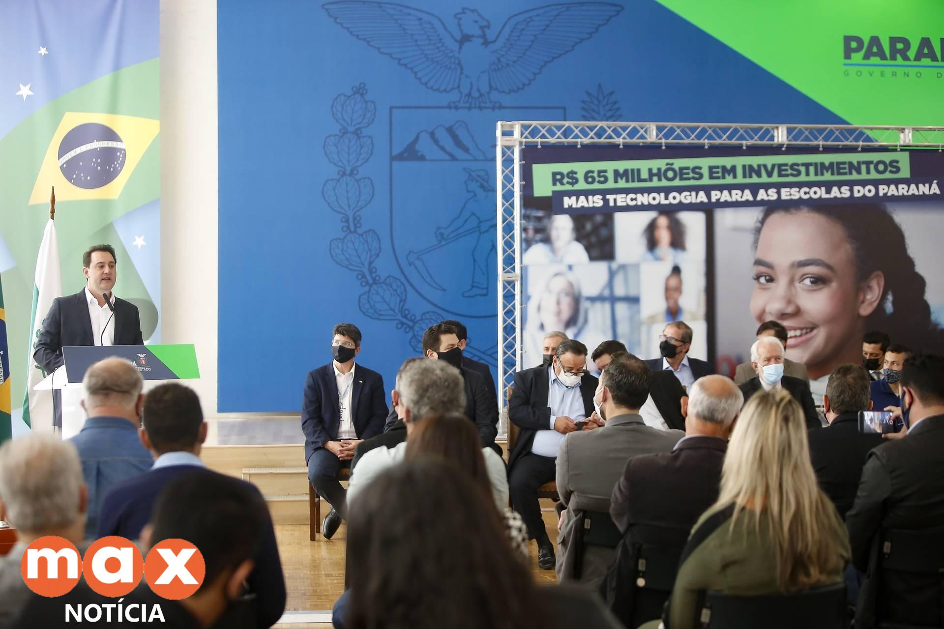 Governador entrega 10,2 mil computadores e equipamentos de wi-fi para escolas da rede estadual