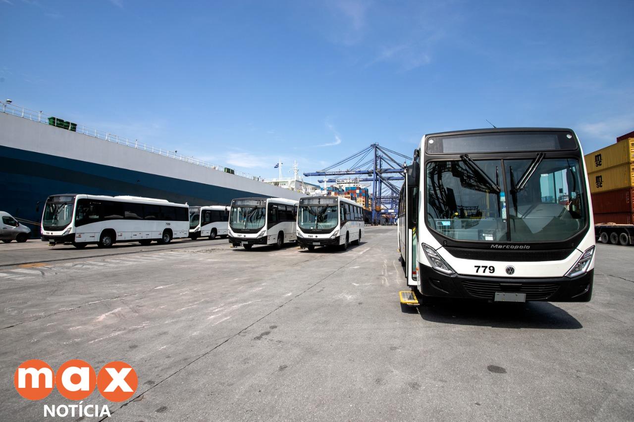 Em grande operação, Porto de Paranaguá embarca 154 ônibus para a Costa do Marfim