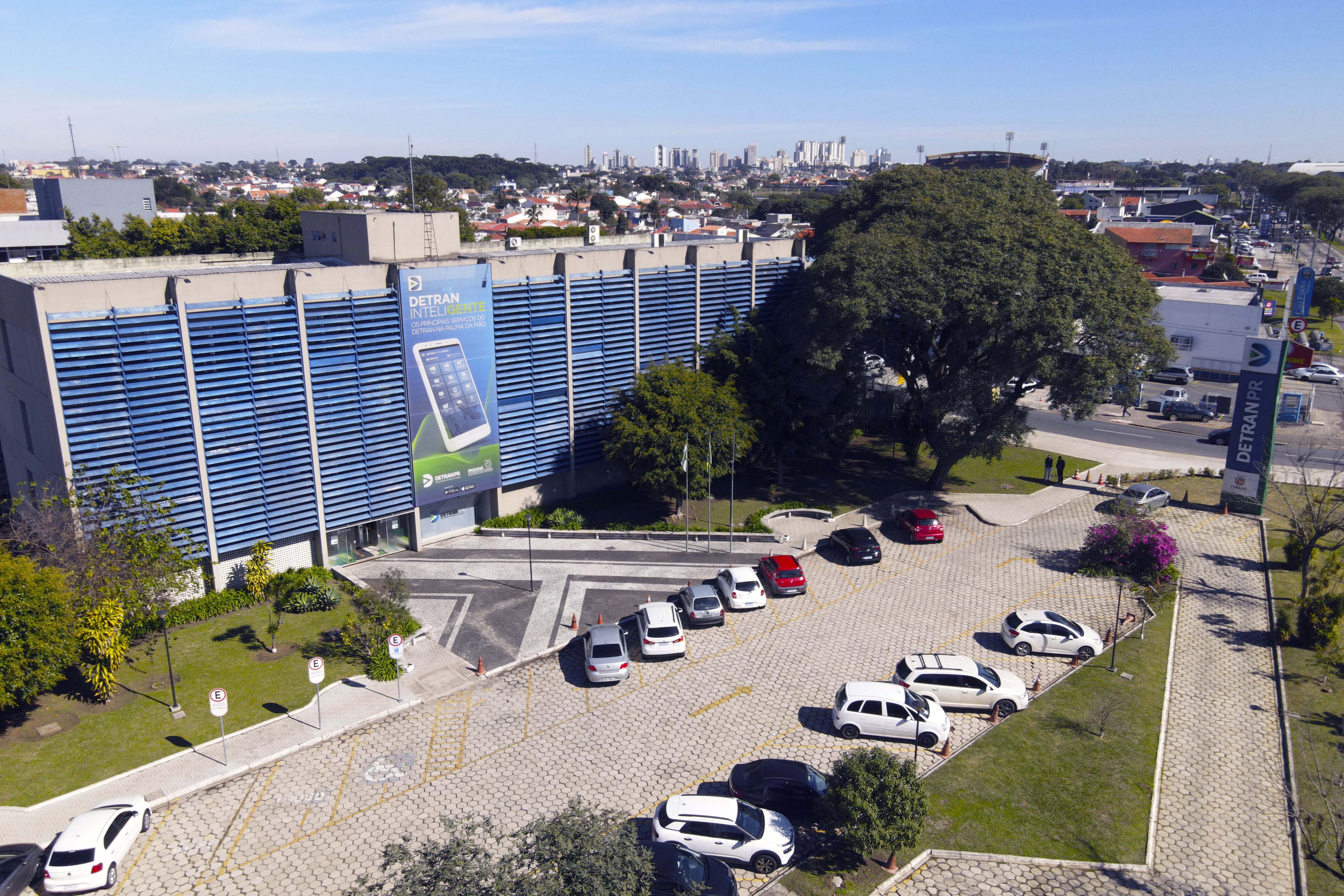 Detran-PR chega aos 83 anos com destaque em tecnologia e educação no trânsito