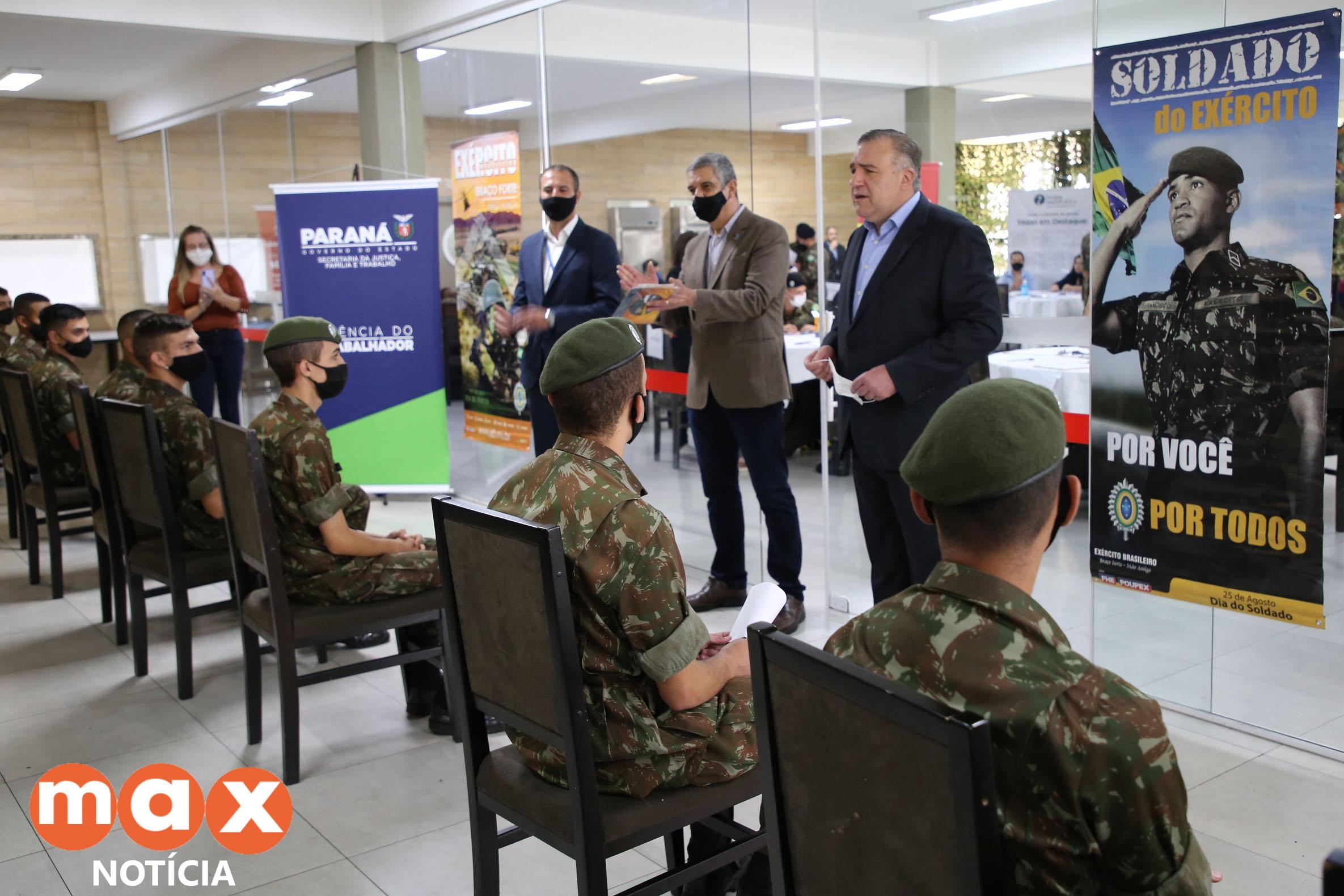 Mutirão encaminha 460 jovens que concluíram o serviço militar para vagas de emprego