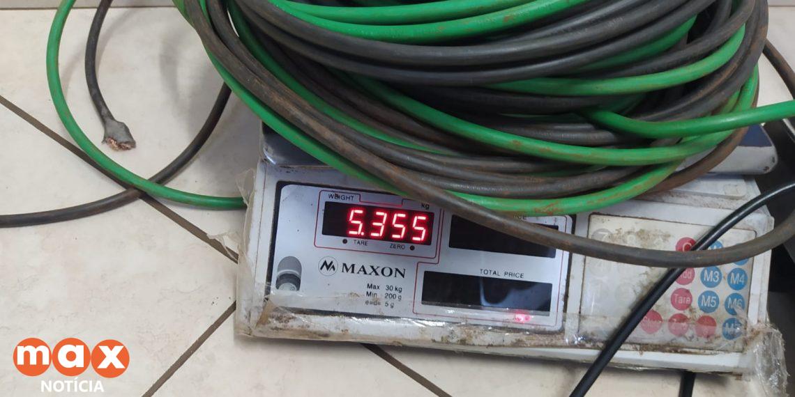 Homem é flagrado logo após furtar fios de energia na Vila A