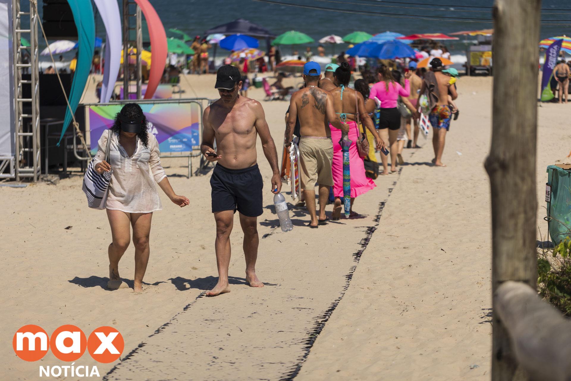 No Litoral, veranistas aprovam passarelas de acessibilidade das praias