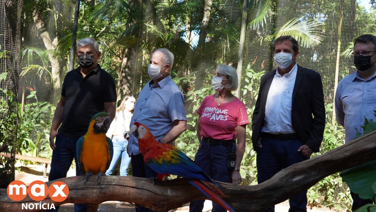 Prefeito destaca recuperação de turismo de Foz ao presidente do BRDE