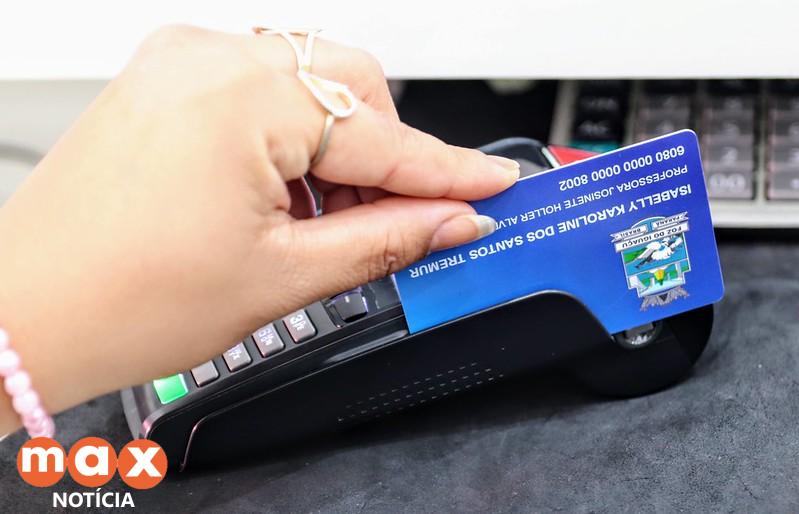 Empresários de Foz do Iguaçu comemoram vendas com o Cartão do Material Escolar