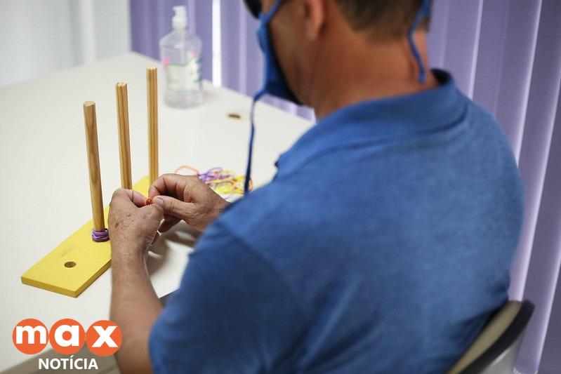 Grupo de reabilitação visual do CER IV amplia a percepção de sentidos e melhora rotina de pacientes cegos ou com baixa visão