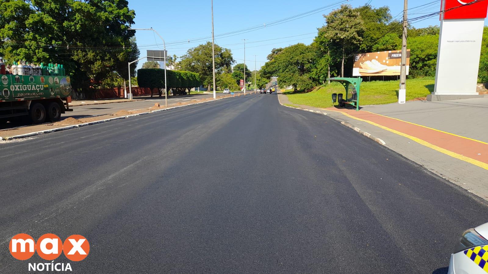 Obras de pavimentação avançam na Avenida Costa e Silva