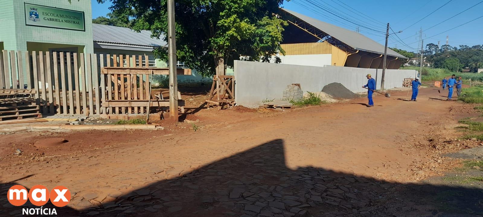 Prefeitura inicia pavimentação asfáltica no entorno da Escola Gabriela Mistral
