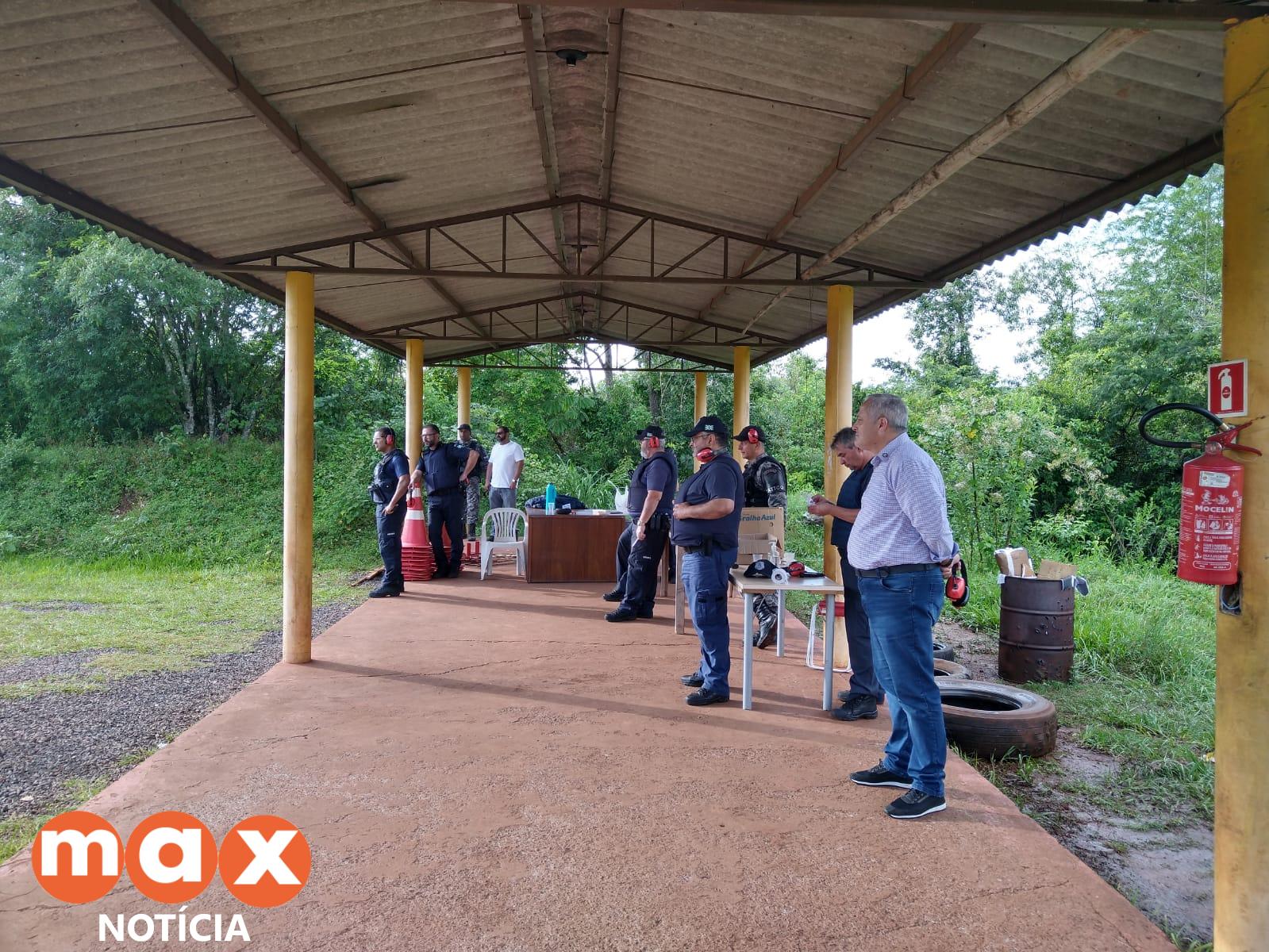 Guardas municipais de Foz do Iguaçu finalizam treinamento para instruções de tiro