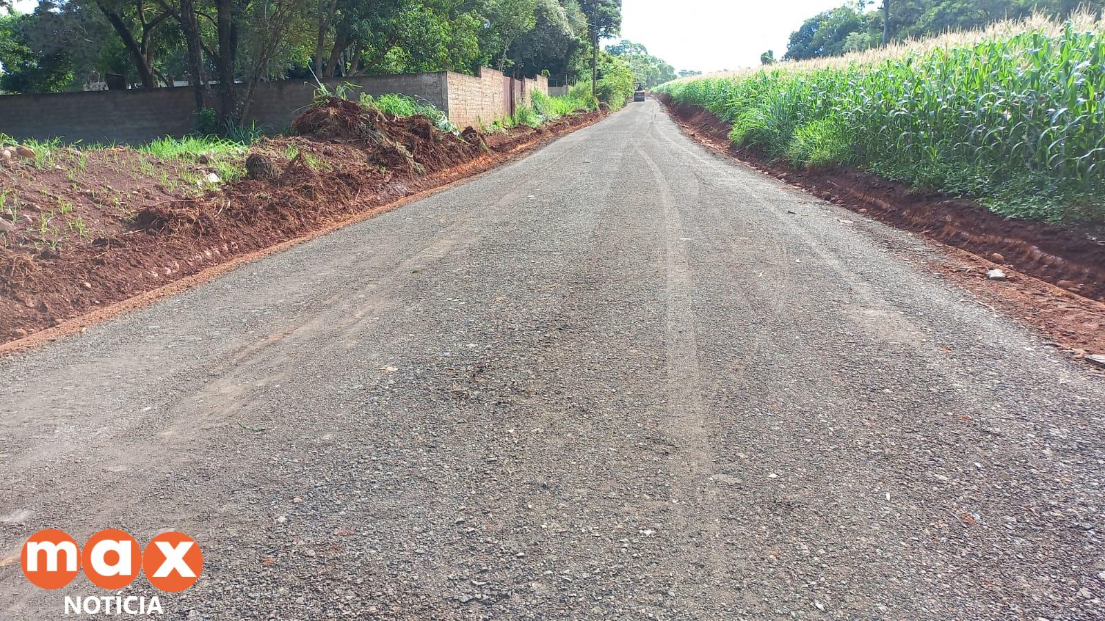 Prefeitura faz manutenção das estradas nas áreas rurais de Foz