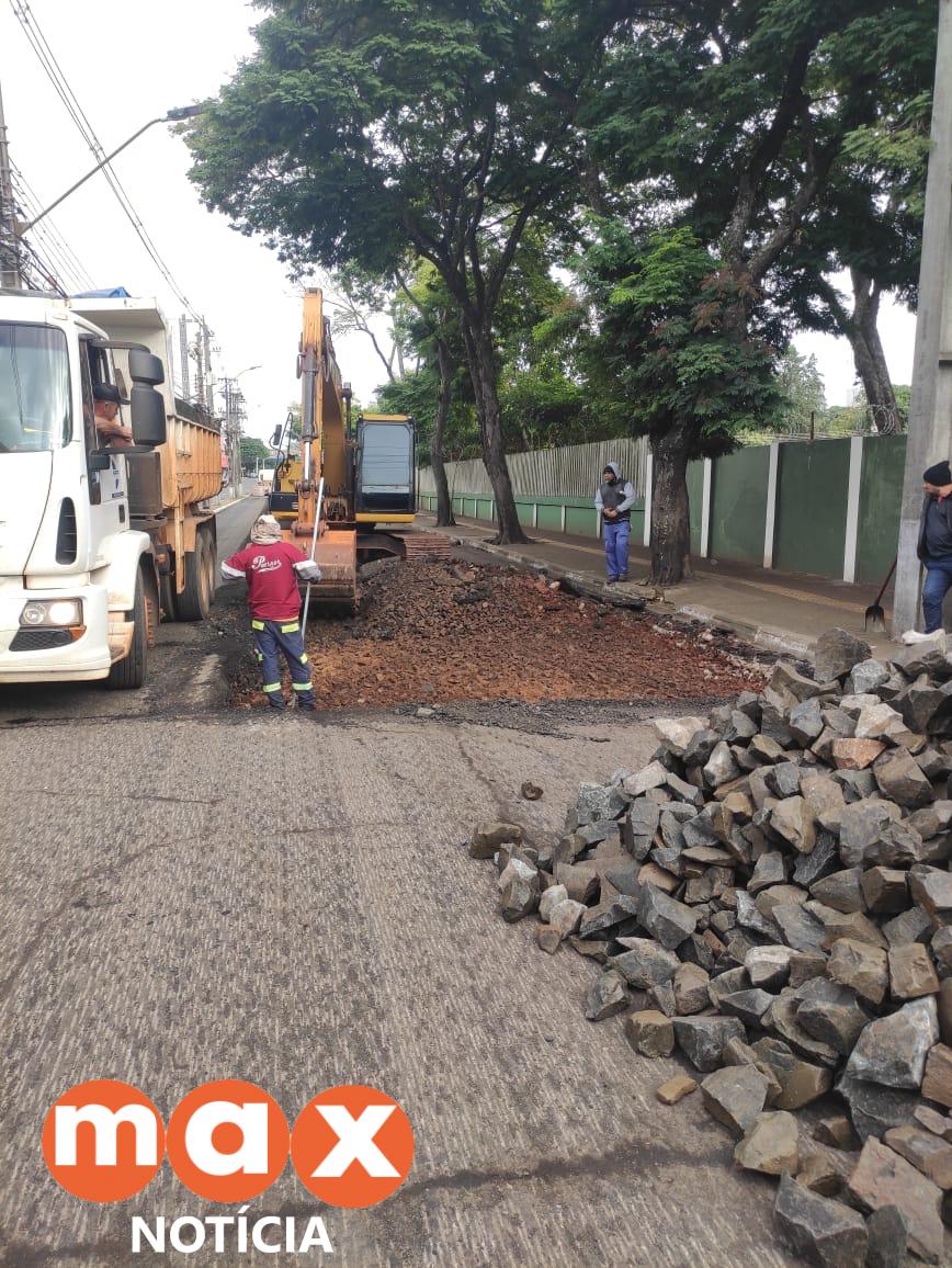 Obras de recape asfáltico na República Argentina reparam ponto de alagamento