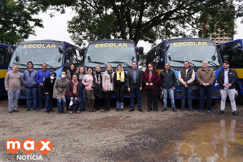 Prefeitura adquire dez novos ônibus para o transporte escolar