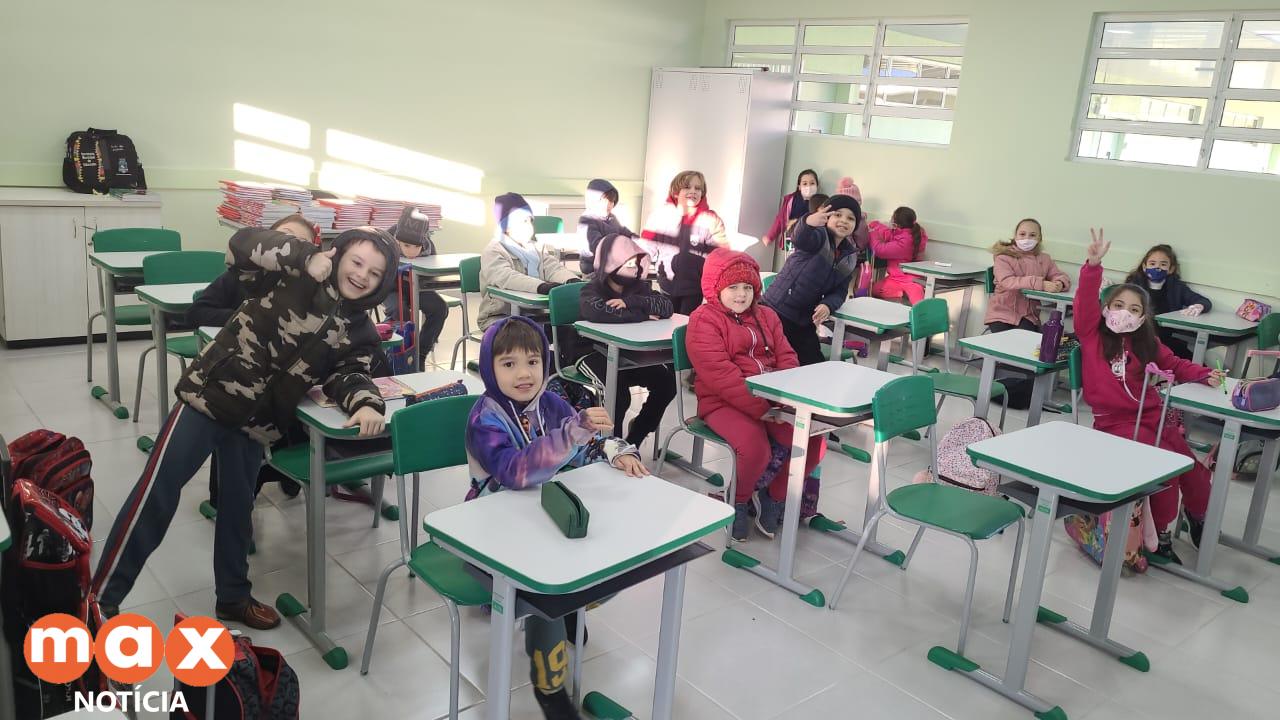 Alunos da Escola Gabriela Mistral retornam para sede no Jardim Lancaster