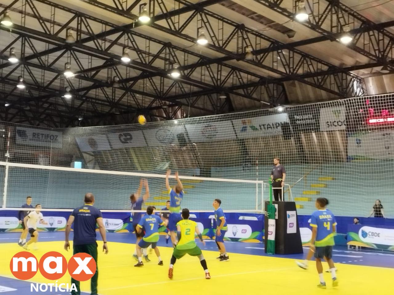 Experiência multicultural: Campeonato Mundial Escolar de Voleibol reúne atletas de 14 países em Foz do Iguaçu