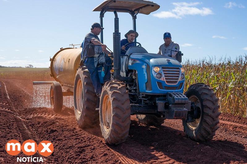 Prefeitura de Foz testa novo produto para melhorias das estradas rurais