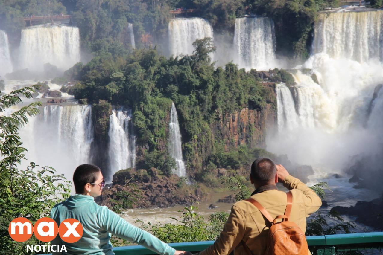 Sequência de feriados prolongados impulsiona turismo de Foz do Iguaçu