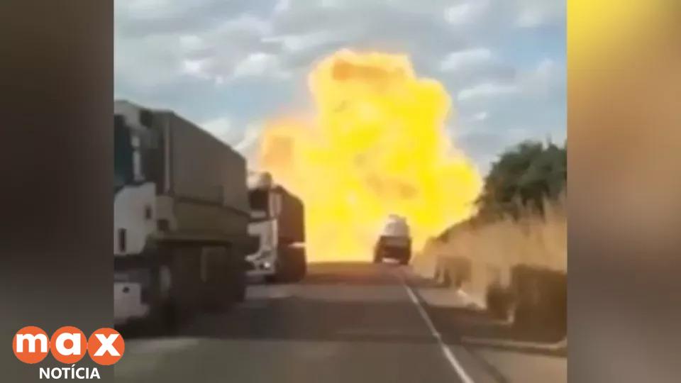 Carretas batem e dois morrem em explosão na BR 163 ; assista