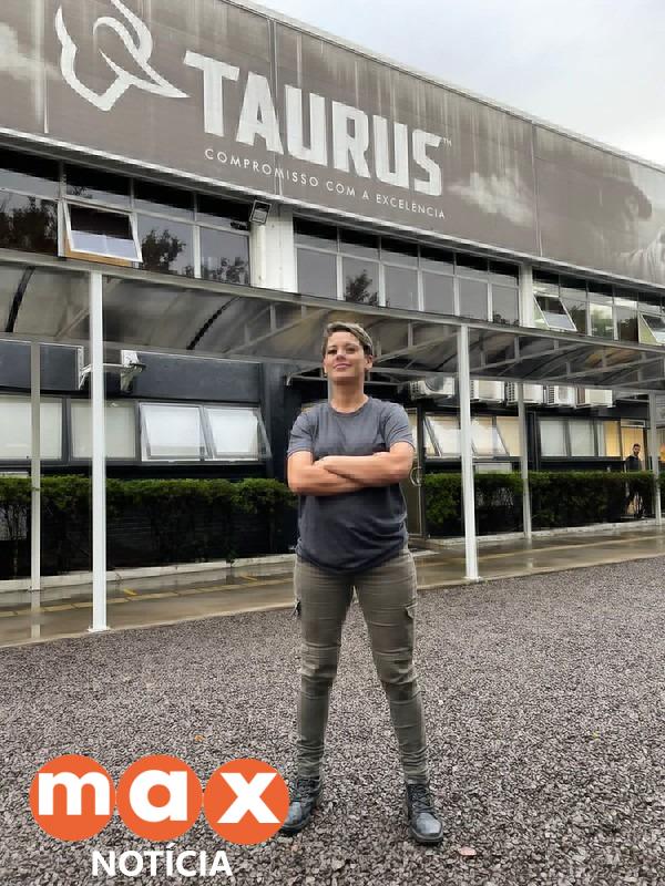 Servidora da Guarda Municipal de Foz participa de curso de armeira na Taurus