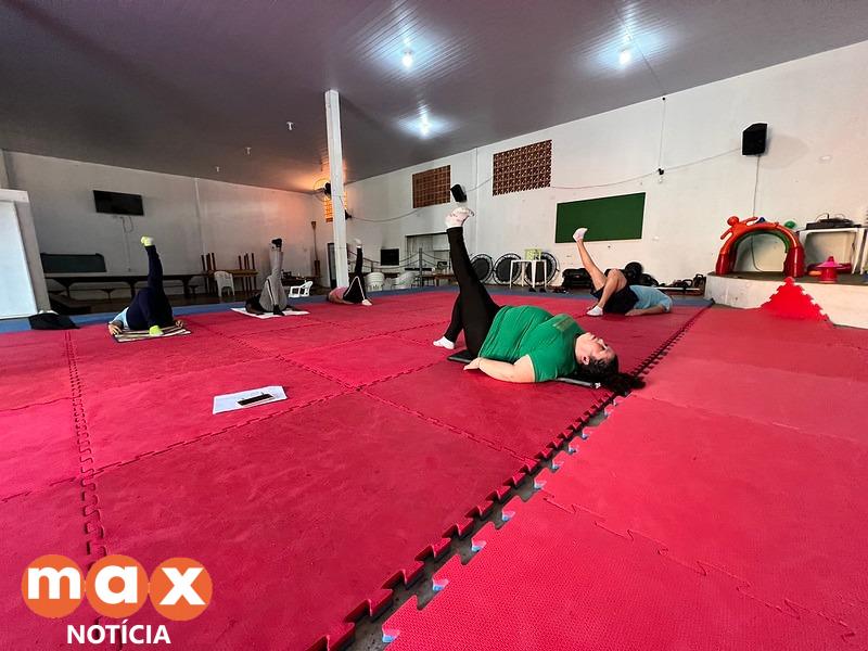 Secretaria de Saúde oferece aulas de pilates para moradores do Parque Ouro Verde