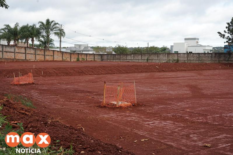 Equipes atuam na terraplanagem do novo espaço de esporte e lazer da Vila Shalon