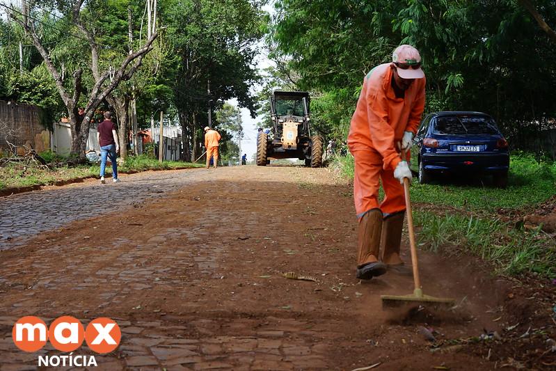 Prefeitura inicia pavimentação em vias da região central de Foz