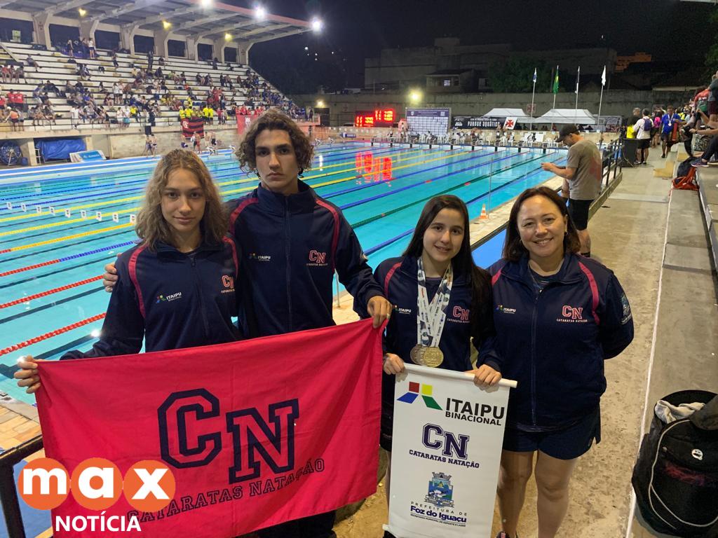 Nadadora iguaçuense conquista medalha de ouro em Campeonato Brasileiro Juvenil