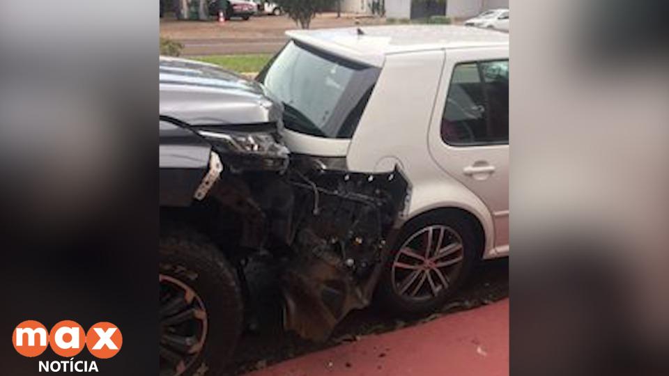 VÍDEO: motorista avança preferencial e provoca acidente com quatro veículos em Cascavel