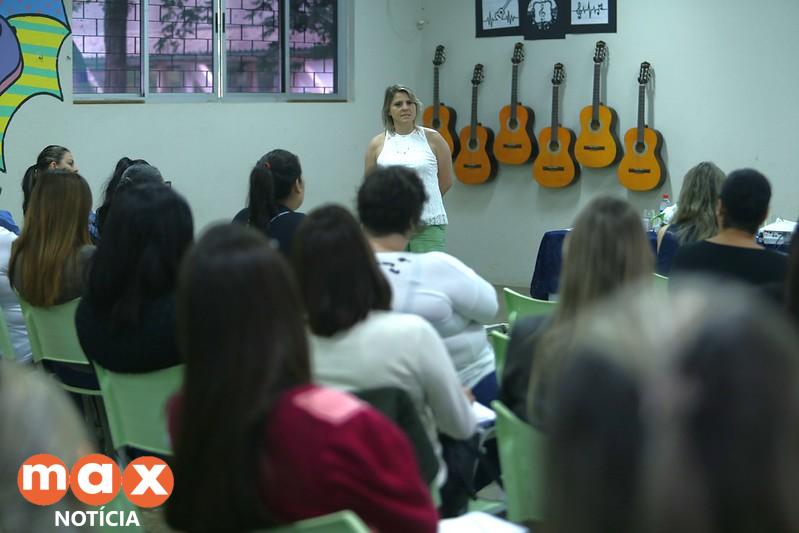 Secretaria de Educação promove formação com diretores e coordenadores de escolas municipais