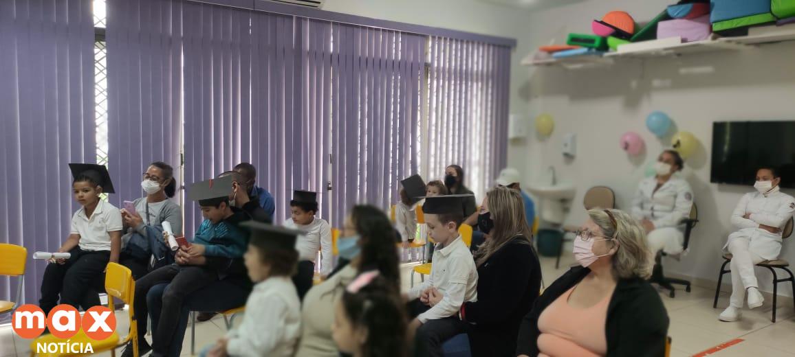 CER-IV de Foz do Iguaçu forma turma de seis crianças da oficina de musicalização infantil