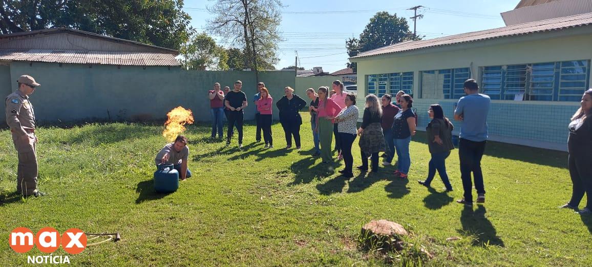 Servidores da educação participam de curso de formação de brigadistas