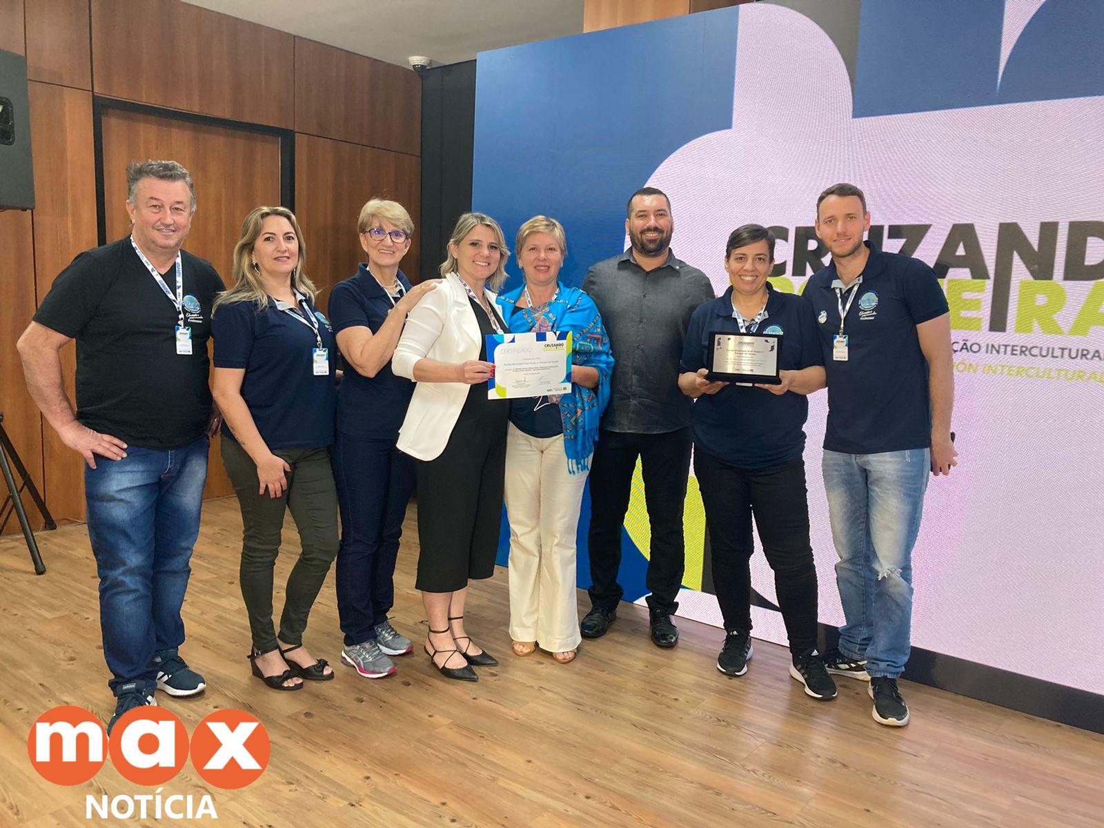 Escola Parigot de Souza é vencedora do Prêmio Cruzando Fronteiras”