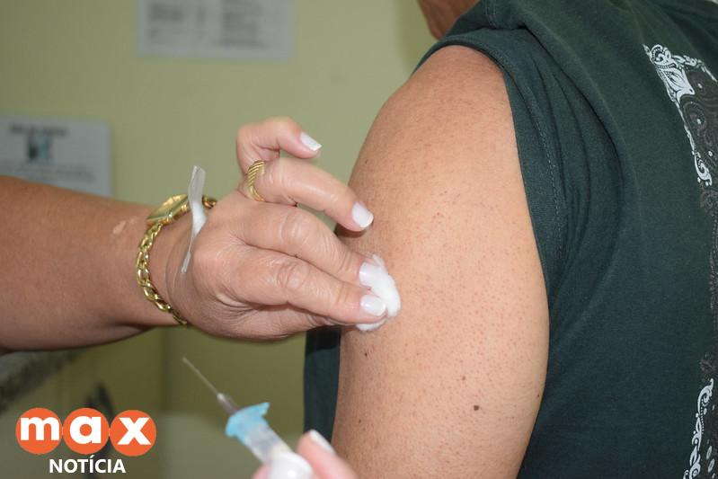 Vacina para meningite C continua disponível para trabalhadores da saúde e crianças de até 10 anos