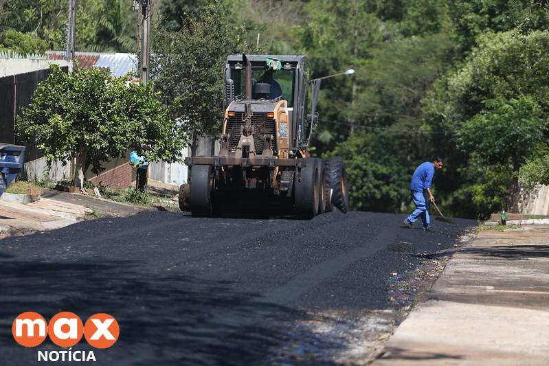 Jardim Tarobá começa a receber obras de pavimentação asfáltica