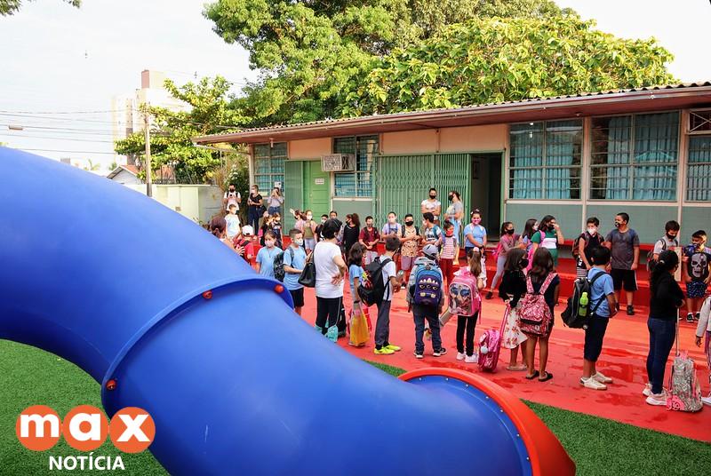 Prefeitura convoca 327 professores e secretários de escola aprovados em concurso público